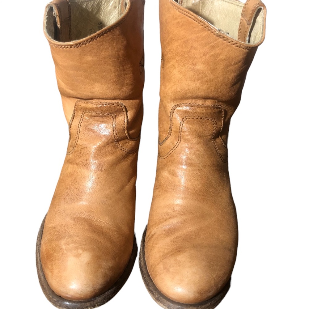 FRYE Carson Tab Short Boot in Camel-5 1/2 B but I’m a 6, they fit like a 6